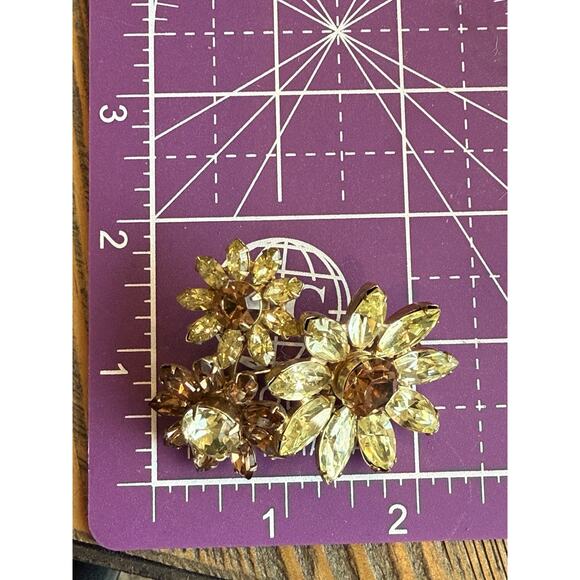 Vintage REGENCY Unmarked Bold Jonquil Topaz Cluster Rhinestone Flower Brooch - Picture 14 of 14